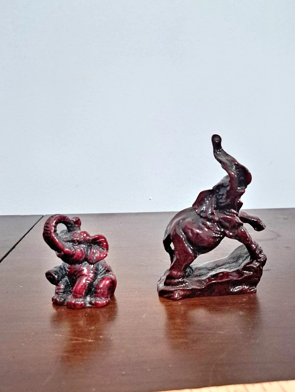 Elephant Sculpture Set Red & Black